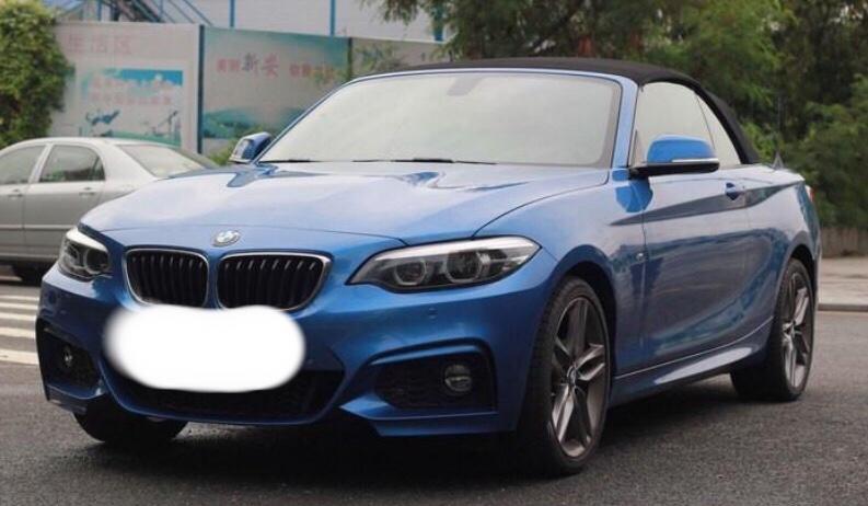 购车总价 | 裸车30万，购置税、保险和其他的费用花了3万多，到手33万多，这个价格买一辆纯进口跑车，再加上宝马的操控和品牌价值，相当值得
同级对比 | 最初是想买丰田86的，但是看了宝马2系，立马就相中了，最重要的是动力配置方面比86高，油耗也更低，家里人一致商定下就提了这车
驾驶体验 | 2.0T的发动机，提速快，轻踩油门速度就起来了，深踩油门能达到三四千转，给力。操控方面宝马是没得说的，方向盘很好驾驭，避震也不错，小孩坐在后边很放心
颜值 | 对宝马本来就是始于颜值，外观高端时尚，很拉风，家里人都非