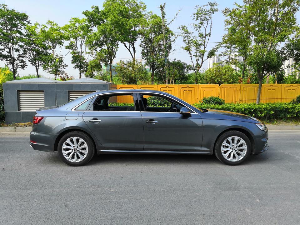 奥迪a4l-购车总价 | 裸车23.1，留学生购车免购置税，保险6700，其他装饰装潢下来落地24万多一点。
同级对比 | 选车的时候对比过同级别宝马老款3系，奔驰C级别。
老婆最喜欢奔驰C，奈何奔驰太贵，墙排因为中控的原因横向空间总觉得太窄，后排空间也不发，家庭用车，还是放弃了。
老款宝马三系，做进去总感觉坐姿太低，不喜欢宝马的仪表盘。
A4L中规中矩，价格也最便宜，最终还是选的A4L。
故障吐槽 | 还没提车发动机故障灯就亮了，读取故障码是燃油压力过低，是因为4S加的油太少不够了！实在搞不懂了4S就缺