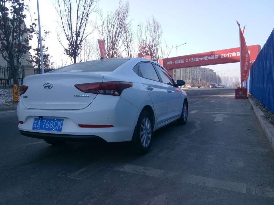 悦纳-油耗很满意，因为他是1.4排量的，是小排量，车油耗很低，家用很实在，非常的好
空间感还是不错的，前后排空间舒适比较好，都很不错，有余地感，不拥挤。
外观是我选择这款车的最主要因素，它的前后设计都很漂亮，尤其是前大灯跟后大灯设计非常犀利，延伸很长，很有特点
动力上还可以，只不过是代步车，要求不是很高，中规中矩还可以
这款车的缺点隔音效果一般，胎噪声大，尤其开快的时候更加明显，只能打开音乐，降低噪音