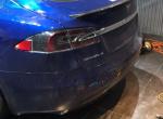 model s-购车总价 | 当时没有优惠，新车裸车价80.63万，加上保险，上牌下来89.45万，新能源车型没有购置税。
同级对比 | 买车就看中了特斯拉的新能源，毕竟做的挺不错。科技感十足。
故障吐槽 | 新车刚买的时候后门有瑕疵，只怪验车没看清楚，后来去4s店，人家不承认，
空间 | 空间还算可以吧，本人173，做后排腿部空间有1拳左右，头部空间有3指。后备箱空间表现不错，满足一家三口的一家游出行还算可以。
驾驶体验 | 动力输出特别够用，百公里4.3秒的加速成绩，方向盘指向精准，悬架调教的挺不错，