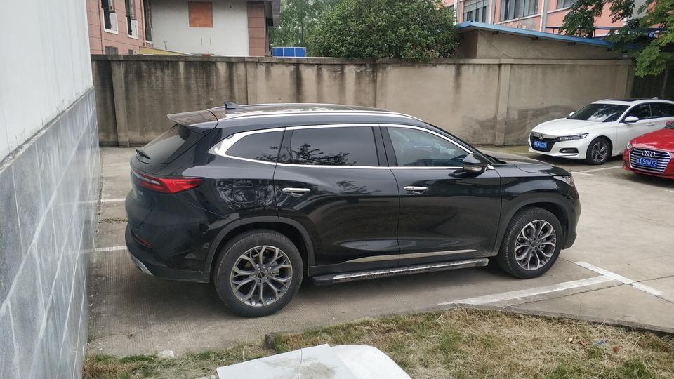 星途tx-购车总价 | 汽贸购车，裸车价优惠了6000块钱，裸车139000，赠送了行车记录仪，地垫，后备箱垫，全车贴膜等，还有若干小附件
同级对比 | 价格如他的配置，动力不如他，配置，动力如他的，价格比他高好几万，预算不高就选他了
故障吐槽 | 整车的密封性稍差，后期准备自己加密封条，整车密封性可能会好点，但是不知道会不会影响整车的散热，而且没有360倒车影像，前车头两侧有很大的盲区，已蹭右边前保险杠，很长的细纹，见底漆，车体外覆盖件材质较软，车前引擎盖，车顶，可能是面积太大，导致整体偏软，手指可按下