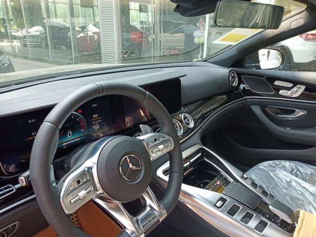 日产gt-r-购车总价 | 这台车是8月份购买的，裸车230万，购置税20多加上保险杂七杂八的270多万多落地。
同级对比 | 我当时对比了911、gtr和马丁v8的vantage，先说gtr吧，内饰有点素了，加上有点直男气息pass，保时捷有点太多了北京这边（每天海淀早上都是保时捷），vantage确实不错，但是又有点小众了，最后还是选择了amg gt。
空间 | 买这个车还要什么空间啊，后排我都是放花和鞋的，还有女孩子的东西。
油耗 | 油耗还可以吧25个左右，之前开的莱万特，没差多少啊。
驾驶体验 