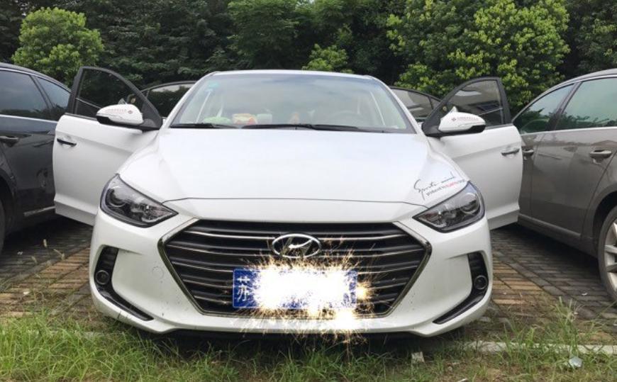 购车总价 | 领动我买的裸车价是9.8万，个人觉得优惠力度还不错，这个价格也比较合理。
同级对比 | 对比过朗逸和308，我觉得朗逸的内饰我不是很喜欢，308的话看过现车，觉得屁股太丑了，之后看了领动，觉得外观很不错，整体配置也还行，价格也合适，就选了这辆车。
驾驶体验 | 动力我觉得在合资车里算是挺好的，加速很给力，起步也不肉，整体的动力十分不错，即使满载我觉得动力也就变差了一点，不会很明显。
座椅的话，挺舒服的，但是悬架比较硬，减震确实有点差，车内的噪音我还能够接受。领动整体的驾驶体验也还可以吧。
颜