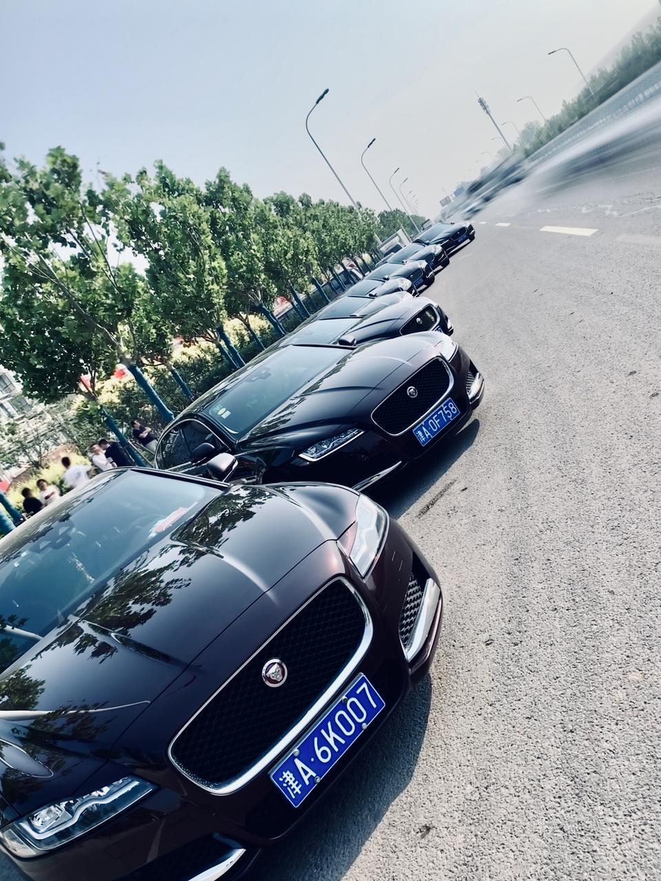 捷豹xfl-购车总价 | 42.7
驾驶体验 | 不比530差 但比E要好 新A6没开过  比S90要好  前驱车根本没戏 驾驶感受完全不一样
内饰 | 中规中矩 跟E没法比  毕竟比E便宜大几万了  不过XFL用料配置要高于所有同级车
油耗 | 油耗好好开能开出油电混合的水准，激情一点可以开出3.0的油耗 各人习惯不同
同级对比 | 安全配置没有s90全 但是它内饰如同性冷淡 。操控基本与530不相上下， 01比530慢0.3秒。 内饰没有E看着那么豪华，其实 每个车型都有每个车型的特点和优点。捷豹就属