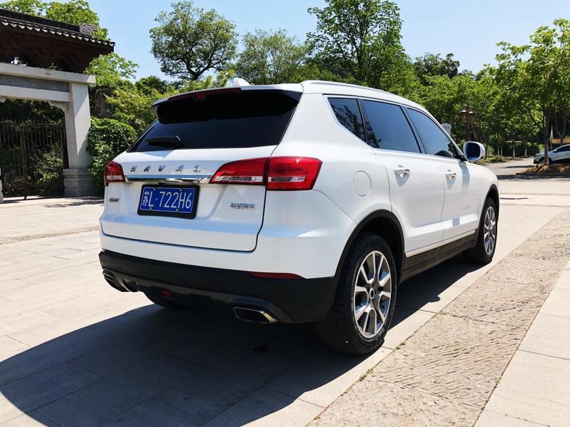 哈弗h7-购车总价 | 指导价16.3万，直降两万，裸车价14.3万，加上保险以及购置税等费用，一共落地价花费16.4万。
同级对比 | 看车一个月也相中了几台车，最后在哈佛h7和长安cs95当中选择一台。感觉长安cs95 比较笨重，而且外形不如哈佛的漂亮，而且哈弗的性价比比较高，降价幅度比较大。
空间 | 空间表现很优秀，本人身高一米八，坐在前排非常宽敞舒适，后排坐三人没有拥挤感，不局促，后备箱空间很大，家庭外出旅游用车很方便。
颜值 | 这台车的外观很漂亮，虽然大，但不显得笨重，线条流畅，弧度合理，非