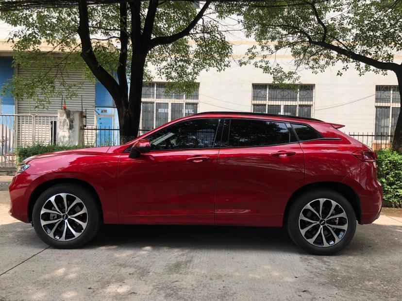 本田cr-v-购车总价 | 市场指导价16.98万，在店内购车，经过讲价，一共降价7000元，裸车价16.28万。购置税和保险花费比较高，一共花费2.2万多，落地价18.5万。
同级对比 | 看车的历程比较长，一共看了将近一个月，相中了几台车，最喜欢的还是本田的CRV和这台v7。相比之下还是v7更适合年轻人，而且价格不高，性价比很不错，所以选择了V7。
驾驶体验 | 这台车的动力非常不错，起步很给力，尤其是中途加速非常快。50以上的急加速动力输出，澎湃推背感，随叫随到。方向盘智能灵敏悬架和减震调教的很好，
