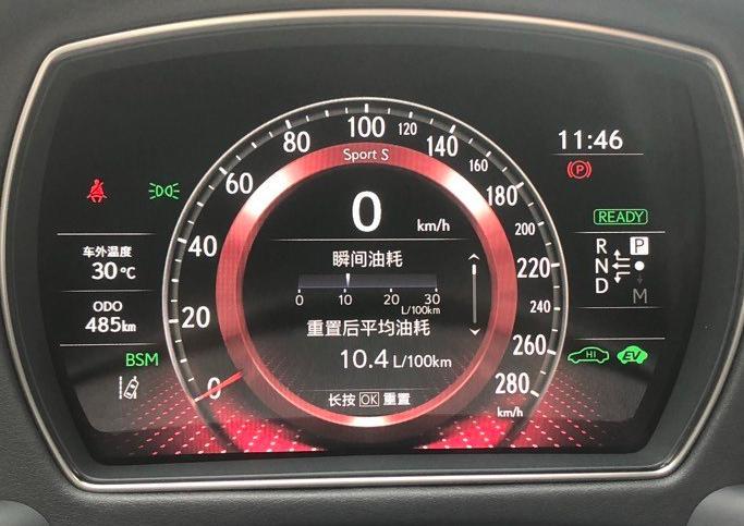 雷克萨斯ls-裸车价：88.2万 落地价： 98万    #同级PK：同级别宝马740优惠下来价格差不多，但外形太运动了，路上还多，没有购买欲望；#外观帅气：同级别的奔驰、宝马外观都看腻了，只有雷克萨斯的设计让人眼前一亮，日间行车灯辨识度很高；#动力充足：买了混动版的，原以为为了节油动力可能会不足，但驾驶起来推背感嗷嗷的，只要舍得给油，啥都能超；#空间一般：买的时候仔细对比了奔驰s级，感觉空间雷克萨斯稍微小一些，但差距不大，接接客户够用了；#配置够用：我购买的卓越版貌似配置不高，但该有的全有了，没必要为了