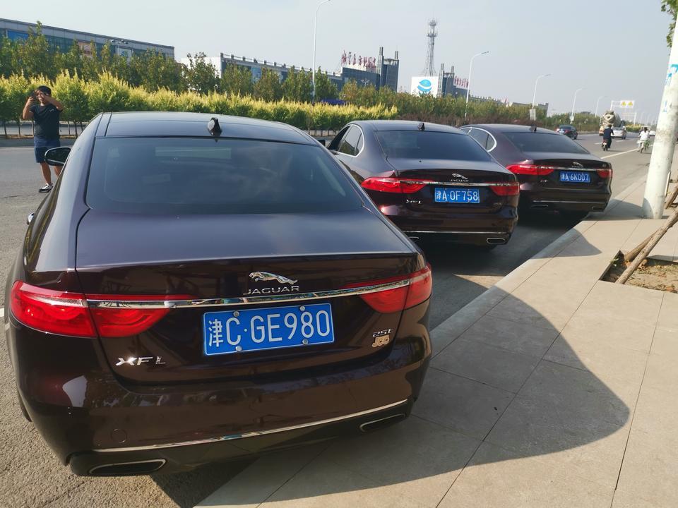 捷豹xfl-购车总价 | 42.7
驾驶体验 | 不比530差 但比E要好 新A6没开过  比S90要好  前驱车根本没戏 驾驶感受完全不一样
内饰 | 中规中矩 跟E没法比  毕竟比E便宜大几万了  不过XFL用料配置要高于所有同级车
油耗 | 油耗好好开能开出油电混合的水准，激情一点可以开出3.0的油耗 各人习惯不同
同级对比 | 安全配置没有s90全 但是它内饰如同性冷淡 。操控基本与530不相上下， 01比530慢0.3秒。 内饰没有E看着那么豪华，其实 每个车型都有每个车型的特点和优点。捷豹就属