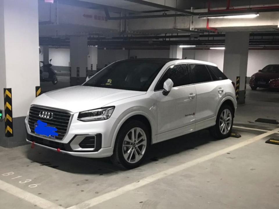购车总价 | 我买这辆车时，正好赶上塞斯店在搞活动，所以给我优惠了1万元。裸车价是26.9万，把车买回来后，我又在外面坐到底盘装甲，座椅套，发动机护板，这最后我这辆车的落地价是29.3万元。
同级对比 | 与奥迪Q2L这辆车同级别的有汉兰达。要是买车的时候也试驾了汉兰达，感觉这辆车的舒适性还可以，但是它与奥迪相比，外观稍微有一些逊色。感觉奥迪Q2L的外观更漂亮些。
故障吐槽 | 目前为止没有发现任何问题。我在这里就不吐槽了。
空间 | 在空间方面，奥迪Q2L这辆车的空间还是比较满意的，因为一个1.83米的