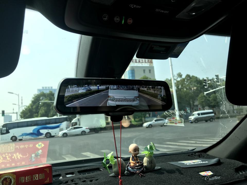购车总价 | 全款优惠3.2，保险9500，落地28
同级对比 | 同级性价比最高不解释了，除了唐dm
故障吐槽 | 大半年出现过一次afl维修，是太阳暴晒导致的传感器短暂失效，重启恢复正常。二就是急刹车再加速，发动机转速直上三千且干吼不走，几秒后恢复正常，希望软件升级时能改善下。最后就是后悬挂太软导致单边过坑比较晃荡，高速时会出现甩尾的感觉。
空间 | 前排舒服，方向盘加热，座椅加热，座椅包裹很好，美系大沙发。后排凑合吧，毕竟紧凑级。
驾驶体验 | 低速有点点肉，过30后就轻快了，提速能感觉到动力十分充