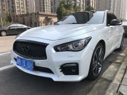 在2018年3月份提的，落地花了将近60万，首先吸引我的就是它的外观，谁不想买一辆大气上档次回头率高的车呢，英菲尼迪的外观时尚、漂亮，空间也很棒，看着很宽敞，但是不足的是它的内饰不耐脏。这个比较遗憾，其它的都挺满意。看了奥迪RS3、宝马3系，我更喜欢英菲尼迪的灵敏、迅猛，媳妇儿也说更喜欢它的外观。
颜值 | 外观时尚、大气，加长的车身，使它看起来更豪华典雅，惊艳的前脸、犀利的大灯，看起来超好看，回头率很高！
油耗 | 油耗还行，百公里油耗约是10个，市区的话比较堵的情况下，百公里油耗是达到13个，不同路况