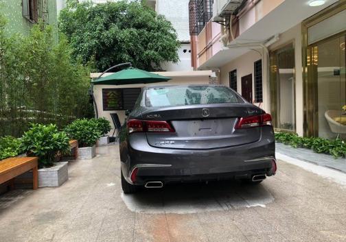 购车总价 | 广东深圳，裸车26.88万，购车总价30.25万。
同级对比 | 买车的时候考虑过雷克萨斯es，但是配置和动力与讴歌TLX-L没法比，而且优惠力度也没有讴歌大。
颜值 | 机器盖上的筋线特别有力量感，两侧腰线也很完美，全LED宝石眼大灯吸睛率超高。
空间 | 乘坐空间方面没得挑，很大很宽敞，后备箱容积也非常大，唯一不足就是后排地台有点高，做中间的乘客时间长了会不舒服。
