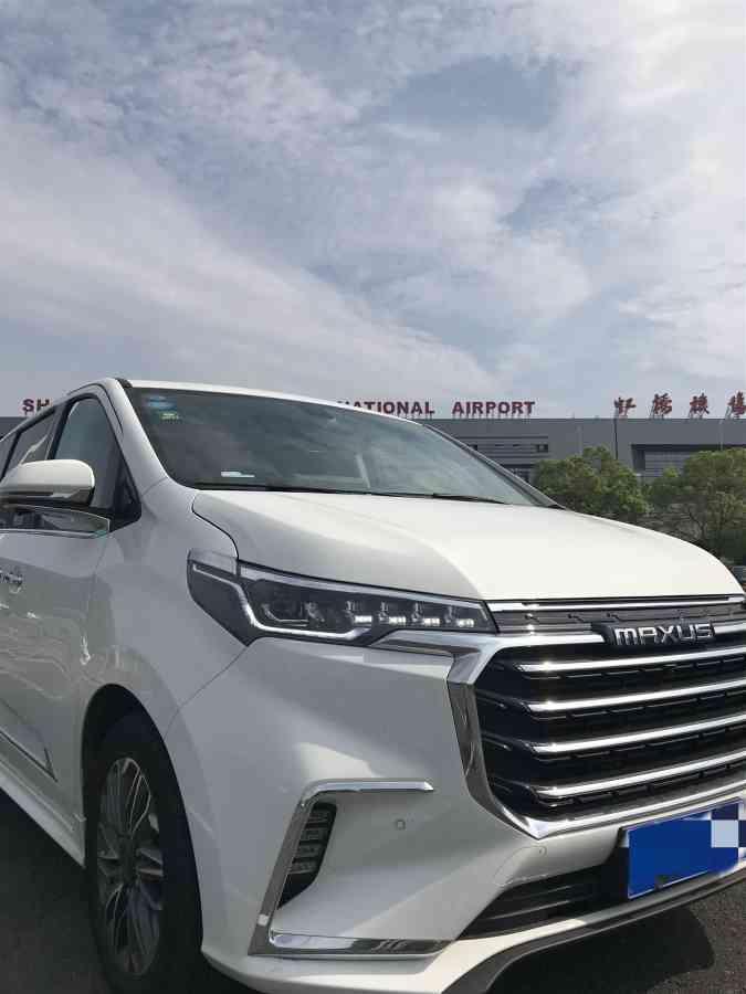 上汽maxus g20-颜值 | 外观说实话是真的好看，漂亮的LED大灯，科技感和时尚感兼具钣金白色车漆配合车身的设计显得档次很高，走在路上感觉很拉风。
购车总价 | 我是在19年5月份买的这辆车，当时裸车价花了我26万左右，下来一共花了27万不到，从买过来到现在还没有进行加装过，感觉优惠的比较少，还好在我的预期范围内。
同级对比 | 这辆车与价位差不多的18款唐DM相比来说，它的优势是车速可以高达200左右，上高速开着非常的爽，但是它的油耗对比来说有点高了，在9个油左右，其他方面还可以，基本可以满足我的