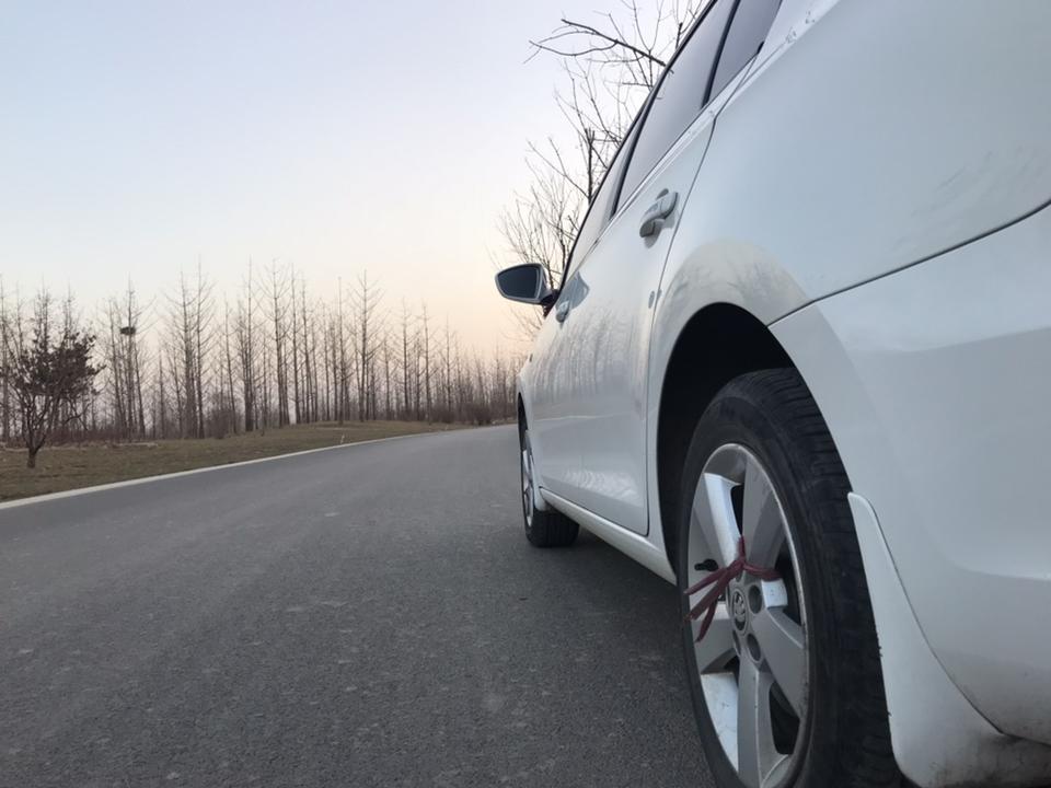 2013年购入斯柯达昕锐，当时看中他特立独行的一面，区别去其他vw车型的样子，却拥有vw的心脏
动力：动力方面1.4车型，动力够用，不要有飙车的心态是日常驾驶
作为家用车型，继承了大众传统，作为入门级的德行车型，对得起这个价格
#油耗满意 百公里五个油，可能与我驾驶习惯有关，整体来说相当省油，贴心家用车
#外观很漂亮 喜欢他的外观，双C尾灯，犀利的车身线条贯穿全车，特例独行不同于满大街的vw车型，走哪里都能吸引别人的眼光
#座椅空间够用 空间的话，足够用，前排还好，后排可以用很大来形容，乘坐感很好，很舒服