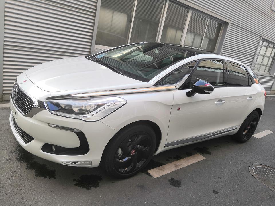 ds 5-颜值 | 回头率超高，懂他的人太少了。
油耗 | 目前新车油耗12个
内饰 | 内饰有点老
同级对比 | 目前优惠很多
购车总价 | 落地22万
