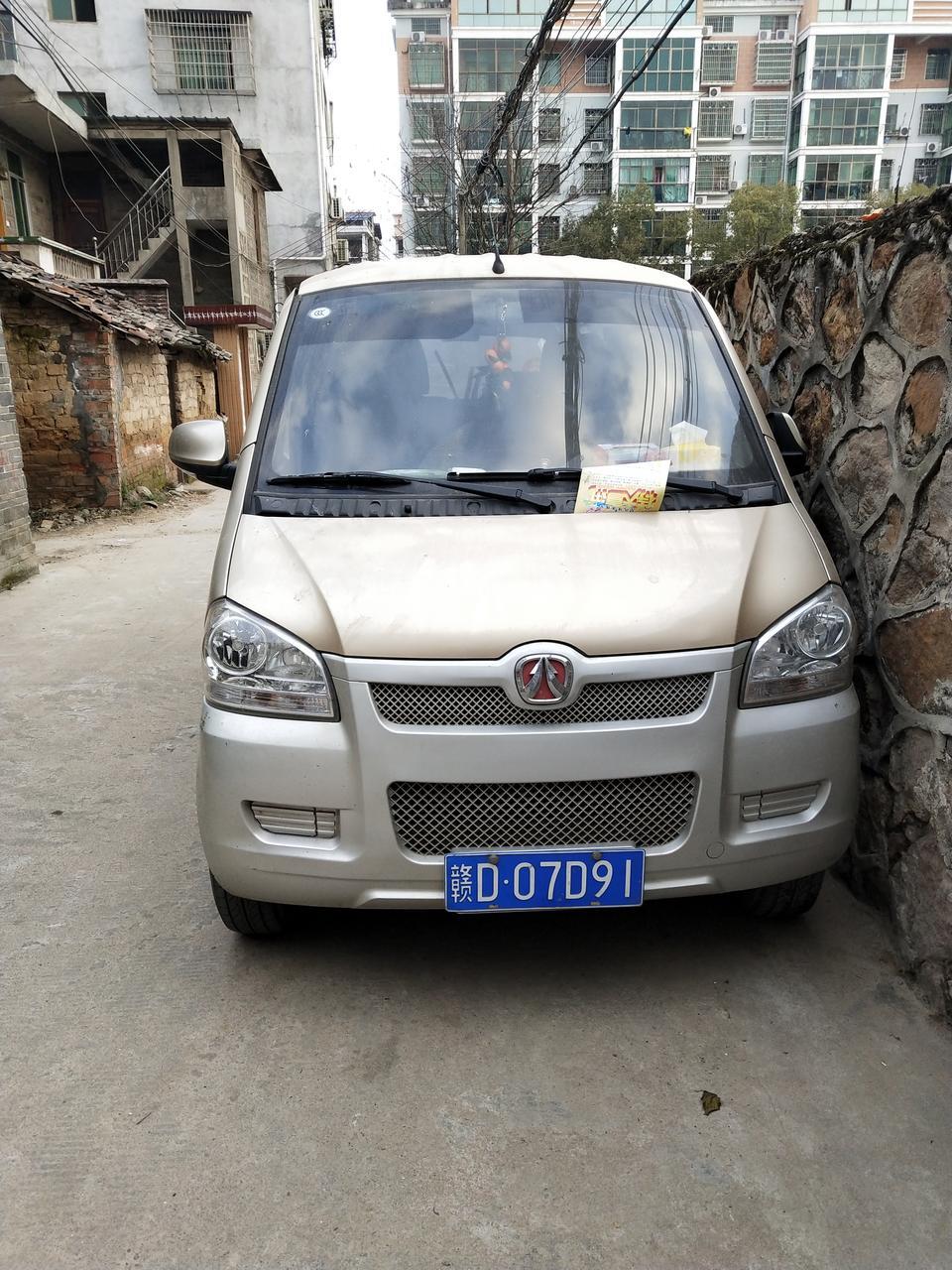 北汽威旺306这款车。空间大。动力足。油耗低。 我是14年买的。首次两千公里做的保养。之后每5000km保一次。所以动力足，油耗也在每公里4毛多一点。空间大，那是不用我说了。车子整整开了四年了车况跟新的差不多。北汽值得信赖。