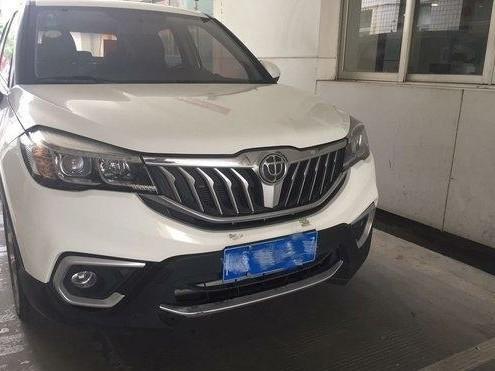 购车总价 | 这款小型SUV当时裸车的价格在59000元。车的价格比较便宜，车辆购置税交得也不是特别多，落地价格还不到70000呢。
同级对比 | 这个级别的车型也看了一下宝骏510，还有众泰t300。前两款车型的配置都要比这款车丰富，但是最终还是选择中华v3，因为本身就在辽宁地区购买，优惠力度大。
空间 | 作为家庭用车来说，空间绝对够用，平时自己上下班使用放假啥的，回老家带老婆孩子回去，坐在后排一点都不拥挤，而且都可以放下一个充气床了。
油耗 | 当时选择的是1.6排量的发动机，没有选择1.5是因为听