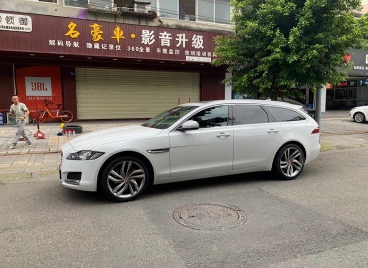 奥迪a6(进口)-购车总价 | 捷豹的优惠力度还是蛮大的，当时政策的优惠要将近10万左右。全款车上路花了40.3万。
同级对比 | 之前一直对比的车型就是奥迪a6的旅行版，但是感觉它的车型太老了。就去看了捷豹的这款车，在中大型旅行版的车型中，这款车的颜值绝对是最高的，性价比也挺高的，值得拥有吧。
故障吐槽 | 怎么说呢，通病吧。捷豹的小毛病还是挺多的。特别是倒车影像，有的时候挂了倒档，他的倒车影像竟然没有任何反应。
空间 | 旅行版的后排空间完全是共用的，比我原来开的那辆轿车要大的很多，很像和纵向的空间都
