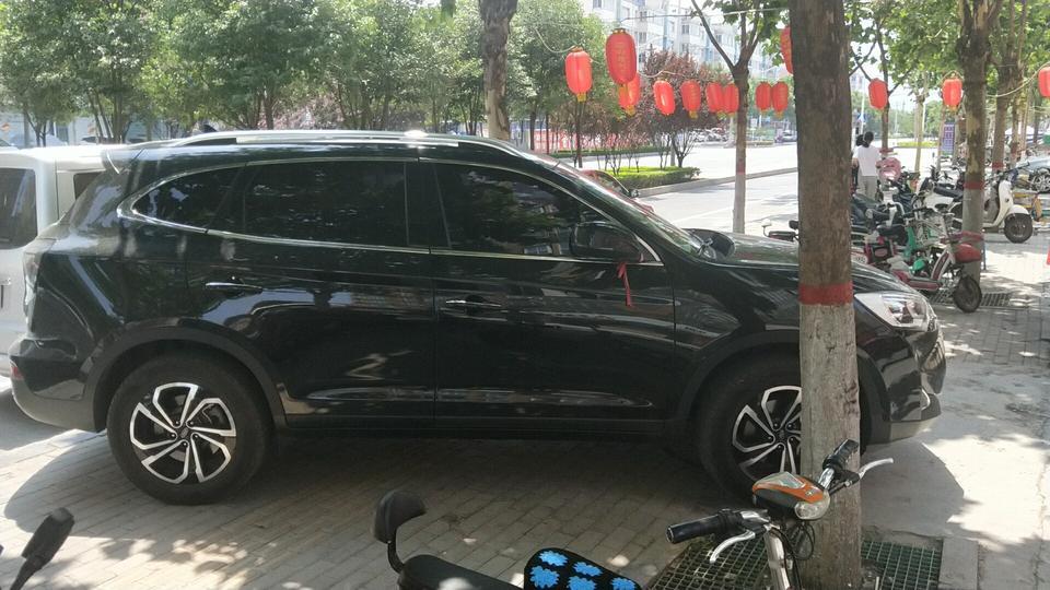 瑞风s7-比较费油，但是有劲，小毛病多一点，保养贵点，外形，内饰，特别漂亮