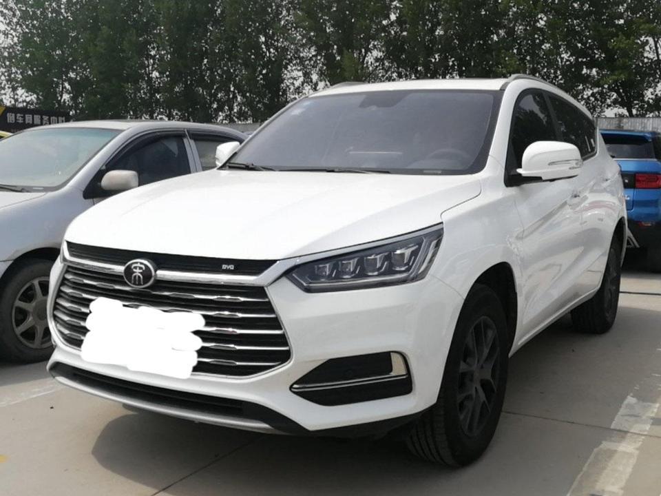 宋-购车总价 | 这款车的裸车价是9.34万，便宜了1万多左右的样子，买下来购车全款是10.71万。
同级对比 | 和比亚迪的其他车款相比，感觉这款车更省油，外观看起来很时尚年轻化。
空间 | 整体空间还是可以的，前车驾驶位置放脚和方向盘操作都很合适，后备箱空间很宽敞。
颜值 | 整个车的颜值看起来时尚年轻化，前车的车灯设计很有特点，车身线条非常流畅。
内饰 | 座椅是仿皮的中间有点像织物 坐在上面还是很舒服。中控区一目了然，操作起来非常方便。
油耗 | 油耗方面觉得还好，一般就上下班使用，城区驾驶的话，