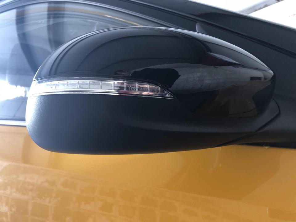 购车总价 | 购车总价9.3万裸车7.9万，赠送行车记录仪和脚垫，行车记录仪也就值二百块钱吧，像素不太好，凑合着用。
同级对比 | 同车型对比过MG明爵zs，这车给我的感觉挺大的，就是价格略微的高一点，如果价位稍微低一点的话，可能会选择他了，无奈最终选择了奕跑。
空间 | 奕跑空间不太大，不过对于我来说已经够用了，其实它的后备箱空间挺大的，特别是装两个大皮箱的一点问题都没有，而且它的后排空间也可以，乘坐两个成年人绰绰有余。
驾驶体验 | 这车开了有几个月了，驾驶感觉挺好的，特别是在高速上，虽然车子很小会可