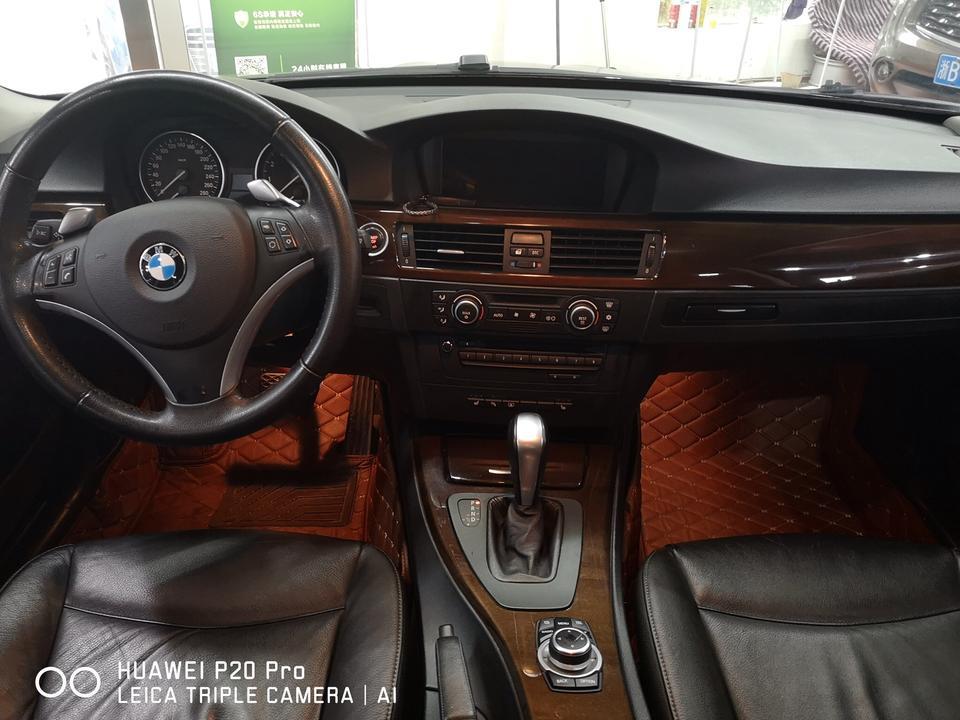宝马3系-335i N54双涡轮很带劲 原厂300多P 就这动力油耗高点也值了 毕竟人称小M3可以轻轻松松上500P的神车，在娱乐中还能顾家的四门好车 车况好开开很舒服  虽没有大拨片 但是G37也没机会超车 