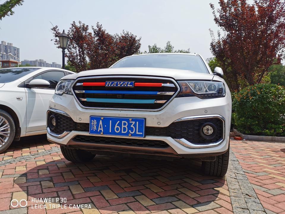 哈弗h6 coupe-购车总价 | 12万裸车价
同级对比 | 对比这款车的时候看了博越，和传祺gs4，最后被空间动力性价比最好的coupe征服，选择了H6coupe蓝标超豪型号，安全配置高，空间大，动力足。
空间 | 轴距2720mm，在紧凑级别里面，我买的时候基本是没有啥对手，后排非常平整，超大全景天窗更是提升了车内的空间感。
颜值 | 颜值我觉得还可以，比较喜欢六边形中网和侧面的悬浮车顶，觉得中规中矩耐看又有点运动范。
驾驶体验 | 1.5T的涡轮增压缸内直喷发动机，涡轮介入早，1400转就可以爆发