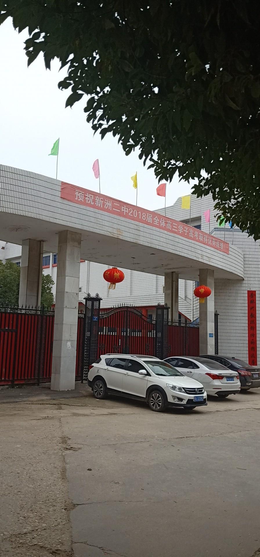东风风神ax3-价格合适，配置齐全，质量也比较靠谱，外观很年轻。动力不足，噪声太大。空间吧，真的很大，后备箱空间满意。
