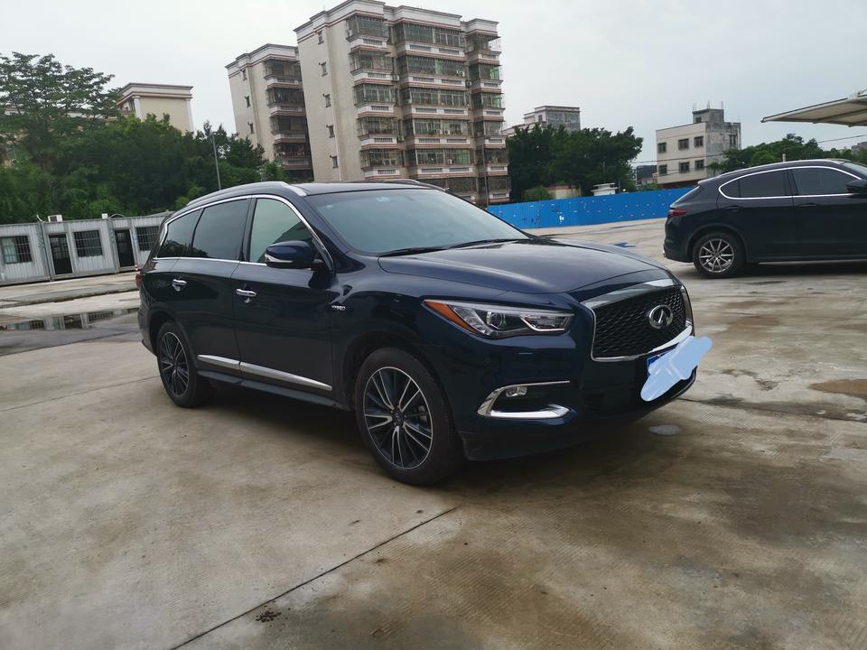 英菲尼迪qx60-今年五一车展订的车，起初在沃尔沃XC90和QX60之间犹豫，试驾后毫不犹豫选定了QX60。喜提爱车半月有余，油电混合，平均油耗不到10升每百公里，动力十足，提速快，内部空间够大，外观大气，非常适合全家人出行，开着觉得这个价位超值，很喜欢！！
