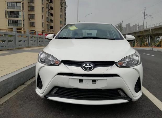 yaris l 致享-购车总价 | 裸车价格9.28万元，比原价优惠了0.3万元，购置税，保险等等，大概花费了1.5万元，整车的落地价不到11万
同级对比 | 同级别我对比的是大众的polo，觉得polo的空间没有致享的大，而且外观上致享更好看，所以购买了致享
故障吐槽 | 我这款车刚提回来不到一个月的时间，暂时没有发现有任何的故障毛病，丰田的车质量很好，后期估计问题也比较少
空间 | 家用来说，空间还是比较足够的，正常的驾驶后排的乘坐都没有什么问题，同级别里他的空间也是比较大的，腿部空间跟头部空间都比较