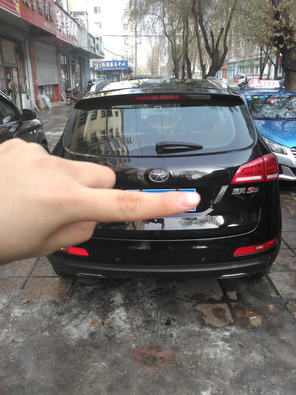 瑞风s5-油耗 | 我的江淮s5  13款的  11.48万元在牡丹江4s店购买   新车 导航不灵敏，后平衡臂胶套半年换一个，最后4s给我换了一个lx35的才得以解决，告诉我原厂件质量不好。但是现在后平衡臂胶套也是一年还一对，我觉得应该是设计问题。。塑料件松动掉出，后视镜开裂 两年左右出现的 去4s 告诉我正常，塑料件都这样 弄个后视镜收了我50块钱 告诉我不在保修 也许这个正常。。 变速箱异响  二三四档翁嗡嗡的声音，去4s 告诉我确实有异响 我要求换总成 一个老师傅告诉我够呛  要拆开检测，不一定能