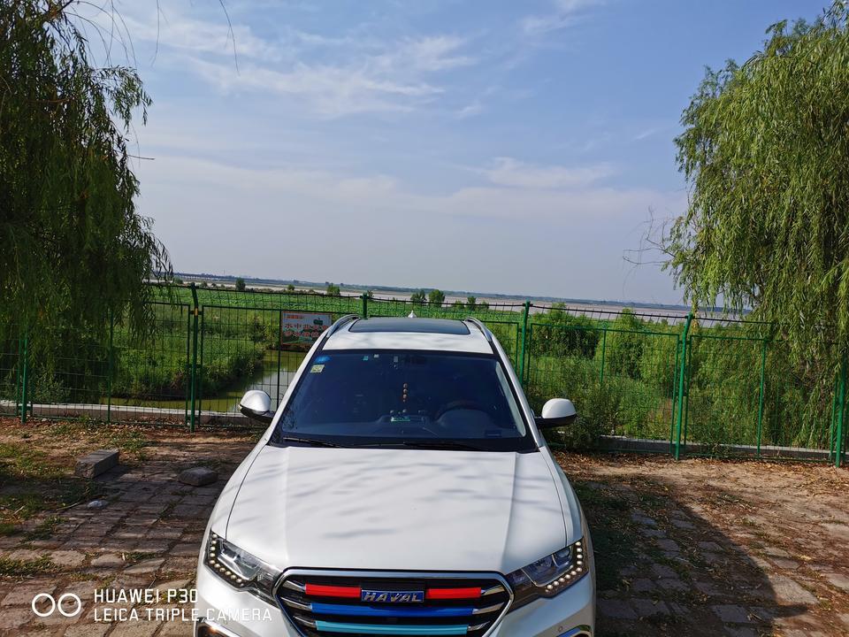 哈弗h6 coupe-购车总价 | 12万裸车价
同级对比 | 对比这款车的时候看了博越，和传祺gs4，最后被空间动力性价比最好的coupe征服，选择了H6coupe蓝标超豪型号，安全配置高，空间大，动力足。
空间 | 轴距2720mm，在紧凑级别里面，我买的时候基本是没有啥对手，后排非常平整，超大全景天窗更是提升了车内的空间感。
颜值 | 颜值我觉得还可以，比较喜欢六边形中网和侧面的悬浮车顶，觉得中规中矩耐看又有点运动范。
驾驶体验 | 1.5T的涡轮增压缸内直喷发动机，涡轮介入早，1400转就可以爆发