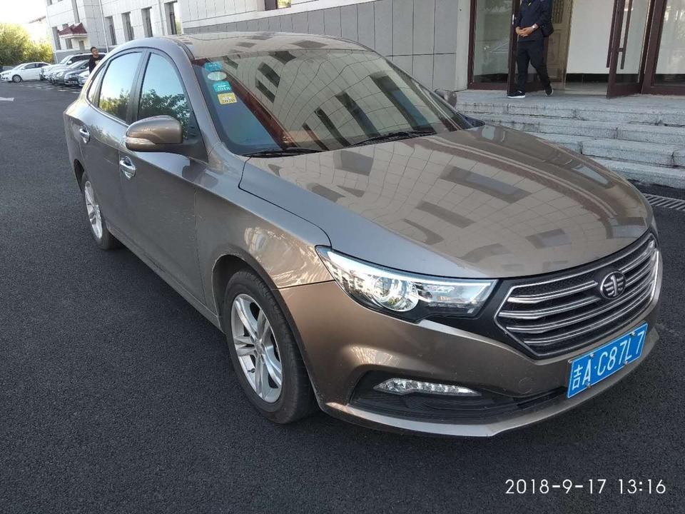 奔腾b30-30的性价比我觉得还可以，价格优势明显。          
油耗很低，百公里7个油左右，我觉得主要在车身轻量有关，挺满意                                            
操控性能挺好，转弯稳定，指向精准，易操控               动力够用，家用代步车，加速起步还都可以，只要深踩油门，提速还是很快的                       
空间是我觉得他的缺点，装东西和乘坐都一般，不宽，舒适感很差，前排乘坐不太舒适，后排坐3人就更加拥挤了