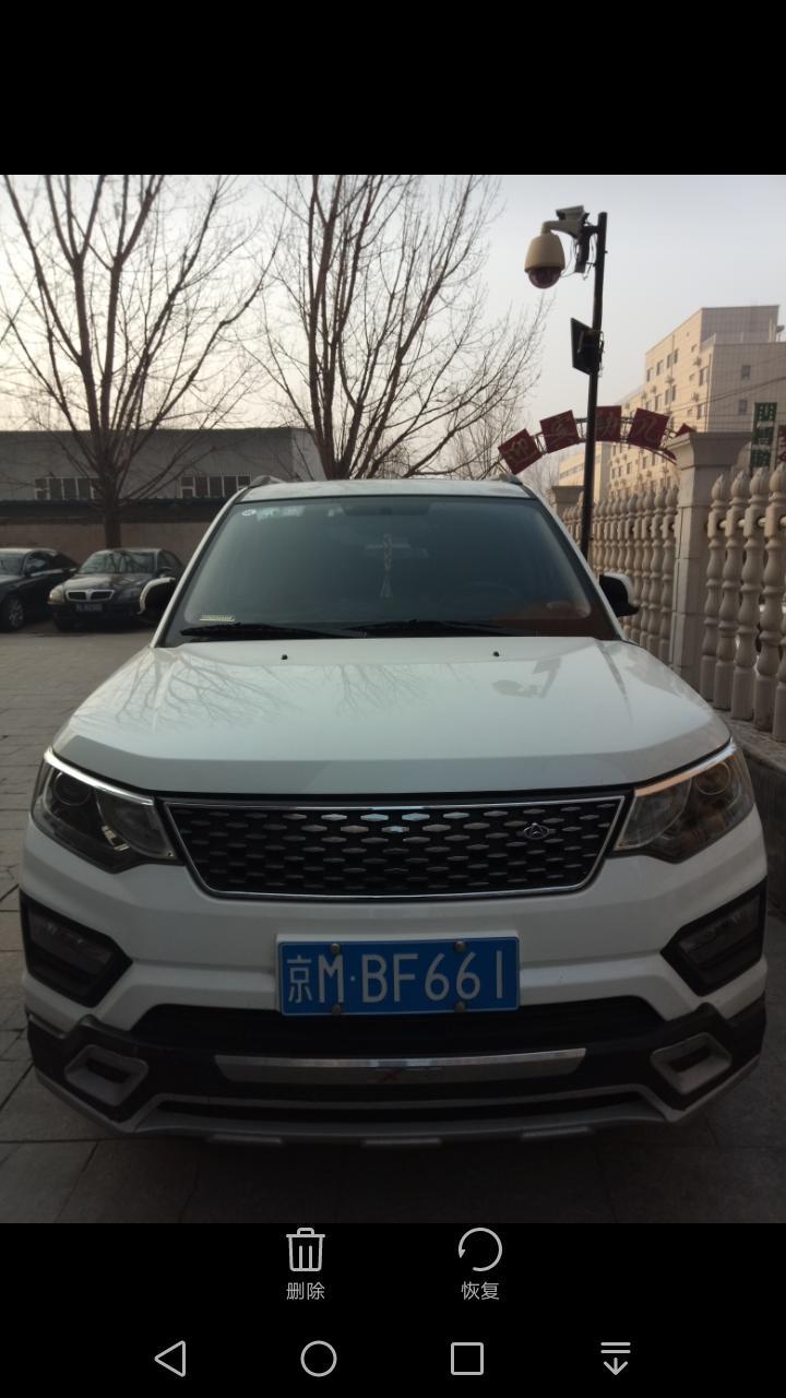 长安欧尚cx70-大家好我们是长安欧尚70T，这车开两年了，说说我对这车的看法。一是油耗，我在北京上班，每天来回70公里，平均油耗9个多，北京跟我拥堵的城市，我觉得这么大的车，我能来这样，我已经很满足了，高速平均8个吧，反正200块钱能跑360公里，是没有问题吧，空间这车很大，可以同时一家三口睡觉了，我喜欢开车游玩，内饰我觉得和同款级别的我还是喜欢我的70，座椅有些硬，减震不好，隔音也一般，，反正好的大于不好吧，我会一直用我们70，支持国产
