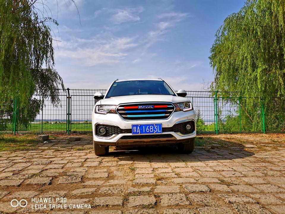 哈弗h6 coupe-购车总价 | 12万裸车价
同级对比 | 对比这款车的时候看了博越，和传祺gs4，最后被空间动力性价比最好的coupe征服，选择了H6coupe蓝标超豪型号，安全配置高，空间大，动力足。
空间 | 轴距2720mm，在紧凑级别里面，我买的时候基本是没有啥对手，后排非常平整，超大全景天窗更是提升了车内的空间感。
颜值 | 颜值我觉得还可以，比较喜欢六边形中网和侧面的悬浮车顶，觉得中规中矩耐看又有点运动范。
驾驶体验 | 1.5T的涡轮增压缸内直喷发动机，涡轮介入早，1400转就可以爆发