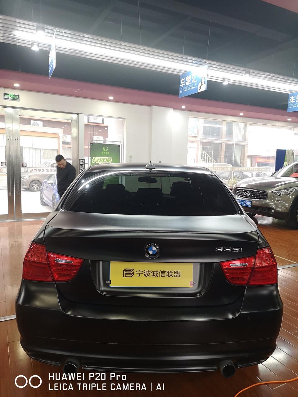 宝马3系-335i N54双涡轮很带劲 原厂300多P 就这动力油耗高点也值了 毕竟人称小M3可以轻轻松松上500P的神车，在娱乐中还能顾家的四门好车 车况好开开很舒服  虽没有大拨片 但是G37也没机会超车 