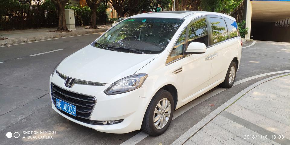 大7 mpv-市区天天塞车油耗12升，对于这么大的车属于很不错的了，空间很大，坐满7人一点都不挤， 尾箱空间还能放几个行李箱，高档又实用。