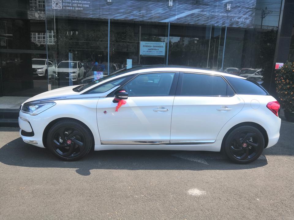 ds 5-颜值 | 回头率超高，懂他的人太少了。
油耗 | 目前新车油耗12个
内饰 | 内饰有点老
同级对比 | 目前优惠很多
购车总价 | 落地22万
