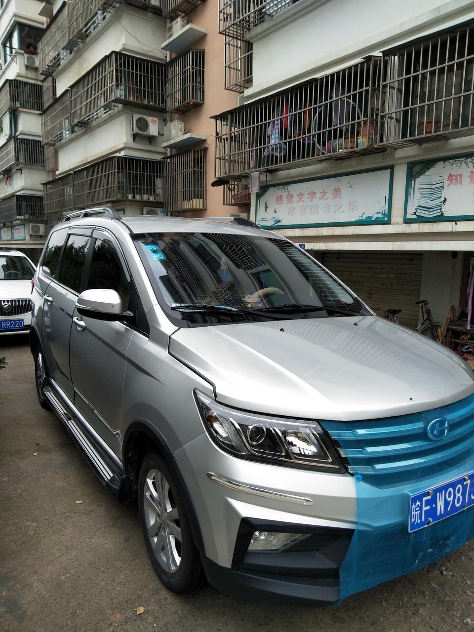 北汽昌河m70-油耗七个多动力够用就是一档起步太慢，空间够大很实用。外观好看大气上档次。
