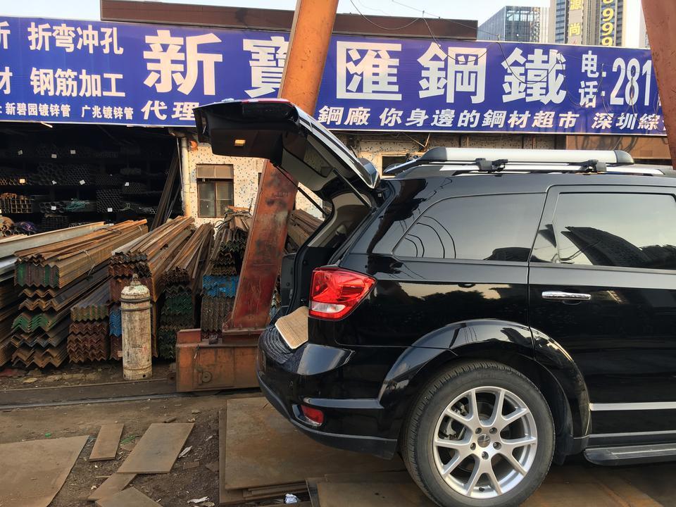 酷威-除了油耗大点其他没啥毛病，车自重大，能接受，胜在皮实，而且7坐空间还行，2家3口之家远途旅行无压力。
