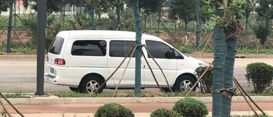 同级对比 | 之前也看了下风行M6，M6是汽油的，这个我知道之后觉得有点可惜，因为本身就打算买新能源的，然后选择了菱智。
购车总价 | 价格方面总款是在15.9万吧，个人感觉这个价位还是能接受的，一般新型能源车，价格都比汽油车贵一点。
颜值 | 主要是家庭用车，从外观上看还是很耐看的，比较大气稳重，流线也很顺畅，车灯的造型很喜欢。
驾驶体验 | 动力方面很惊喜，峰值扭矩450输出，还是很棒的，现在开了一段时间了。平均1个多星期充电一次，还是很耐用的。
