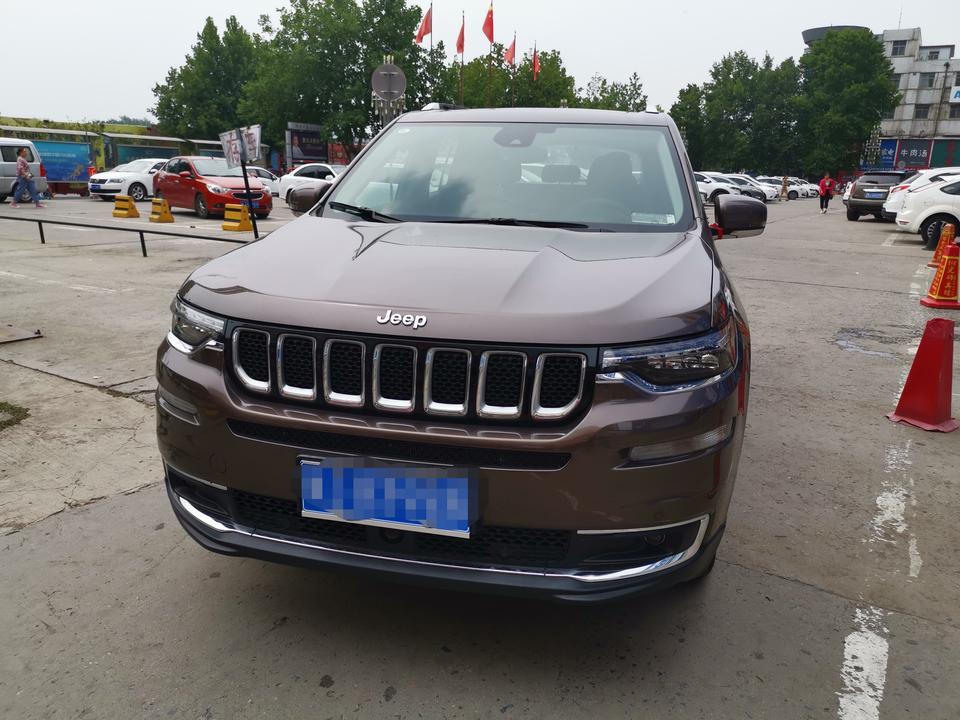 19年在禁售国五前一个月买的车，库存，但是从买了到现在没出过什么毛病，操控精准，内饰不过多评论（毕竟一分价钱一分货），准备换车的时候就看了汉兰达、锐界、大指挥官，汉兰达（街车），锐界（外观不喜欢），所以最后确定大指，从购车到现在跑了10000多公里啦，没发现有什么毛病。喜欢就好
