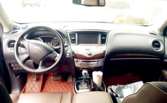 同级对比 | 普拉多和途乐和QX60对比，发现大街上普拉多和途乐实在太多，再加上英菲尼迪品牌比他俩高端一些。
购车总价 | 坐标北京裸车42万，落地45万。
驾驶体验 | 动力很牛，起步的时候，车子几乎没有任何顿挫感，这点很nice。刹车有些过于灵敏，急刹车感觉人都要飞出去了。
内饰 | 内饰质量方面很好，用料很足，车座的包裹和门板的包裹，都很柔软舒适。用料足的坏处就是异味太大。
