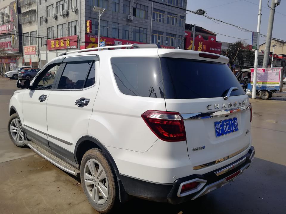长安欧尚cx70-长安欧尚，CX70，油耗高在10左右，有种小牛拉大车的感觉，空间并不是他们介绍的那么大，座位短小（二，三排）坐了不舒服！此车毛病多质量差，售后服务更差。主要是前轮异响，仪表盘灯光越来越暗，起动机异响！电瓶放电快！油漆退色快……三包内因前轮异响换过刹车片，刹车总成！但是异响仍然存在！仪表盘灯光越来越暗，换过但没有解决，起动机异响，换过……换过电瓶，电瓶输入线，后减震，刹车开关……等等！售后服务太差，存在的问题没有去一次二次能解决的而且三包时间短，出现的毛病多（三年6万公里）长安欧尚把主要精