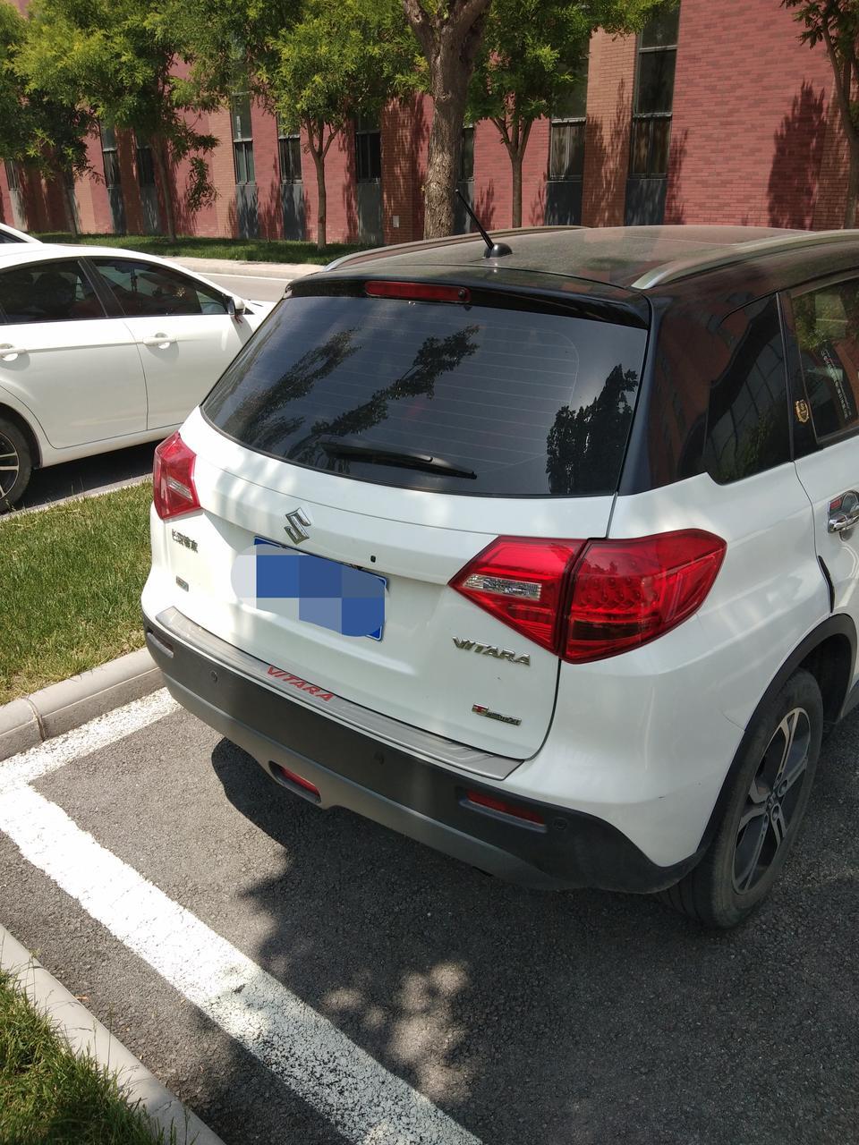 购车总价 | 这款车的裸车价格当时是13.98万！优惠完加上购车税保险上牌乱七八糟的下来不到15万把！还送了全车贴膜！脚垫！脚踏板！其他的还一些小东西吧！
同级对比 | 当时也跑了很多家店也试驾了好多车型！比如现代的ix35 逍客还很多车型！但是我一试驾这款维特拉我就觉得我要买这辆车了！！首先我是一个追求动力的车主！试驾的时候拉了满载还开的空调！动力响应非常速度！这也是我选择这款车的理由！
故障吐槽 | 至今为止没有什么小毛病什么的！也跑了28000多公里了快！没什么问题！要说也就有点轻微的异响！
空间 