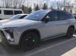 蔚来es8-购车总价 | 裸车44.6万，交了10000多的保险，加起来不到46万。
同级对比 | 买这车的时候最让我纠结的就是ES6和ES8之间选谁了，ES6确实性价比高，相似的配置下售价相差不少，因为家里人比较多，最终就选择了7座的ES8，空间不是一般的大。
空间 | 空间只能用惊人来形容，后排座椅全都放倒，能躺下三四个人了。
驾驶体验 | 操控感很舒适，转弯掉头很利索。我最喜欢的就是这辆车的刹车了，制动预警很灵敏，有一次我都以为要撞了，没想到竟然刹住了。
续航 | 我上班开不了多久，回家就充上了，不