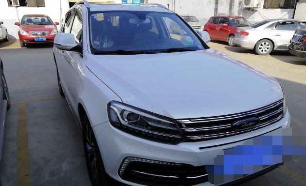 众泰t600 coupe-购车总价 | 一共花了13万大洋，包括购置税不到一万，还有保险五千多，基本谢谢杂七杂八全加起来也就这样了
同级对比 | 对比了一下长安75感觉外观不如众泰好看，虽然都说众泰高仿比较多，但是十来万能体验几十万得感觉它的配置很吸引我。外观也很满意，比较沉稳、大气。皮面座椅很舒服，设计也比较人性化。而且首付低，刚工作不久的我好接受点。还送了保养卡，服务不错。
故障吐槽 | 动力输出不够平顺，细节部分做得不过够好，内饰用料有点粗糙。
空间 | 前排和后排空间都没得说，前排还可以调节，后排