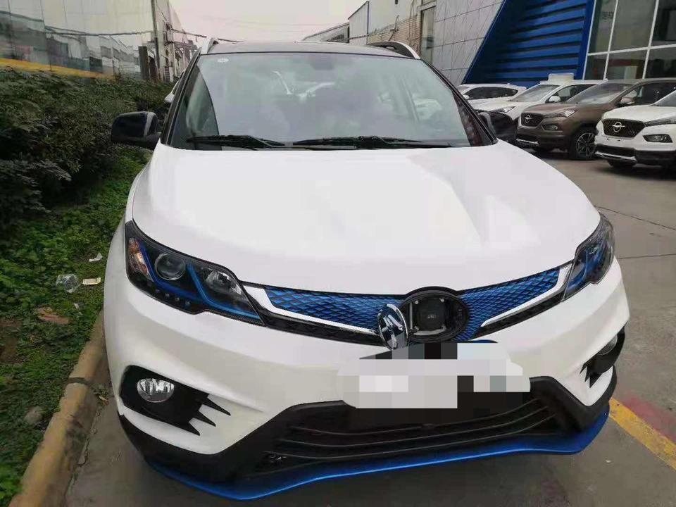 东南dx3-最满意
这车子满满都是优点。越看越喜欢，我最满意的地方有三点。第一点：车子动力真心好，行驶途中可以秒杀很多车辆，一脚油门下去可以甩很多车子在后面。什么二十多万的车子完全不在话下，说超就超。第二点：车子外观设计真的很漂亮，车子设计的是双色车顶，这样的搭配看起来年轻又时尚，不会显得单一，正是年轻人的选择。第三点：省钱、省钱、省钱！重要的事情说三遍。比燃油车省钱多了。又环保。
最不满意
说到最不满意的地方还真有，买车之前汽车销售顾问说充满电可以跑351公里，但是我跑下来完全达不到351公里的标准。从