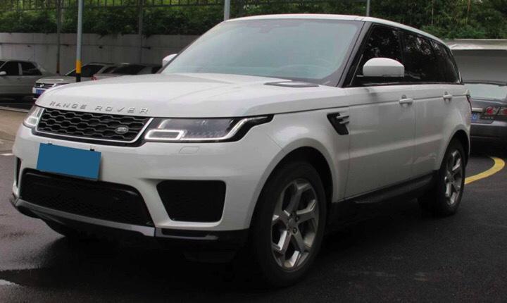 cayenne-裸车价格：83.2万元落地价格：92.5万#同级PK：看了许多车，X5啊、卡宴啊、S90啊，最终还是被揽运征服 ，每个男人都渴望拥有一辆路虎，情怀啊，加上想尝试新事物，所以选了新能源#外观满意：威武霸气得很，硬朗中还带着点时尚，总归不是死板的车，而且开出去真的挺有面子。#内饰豪华：豪华感十足，这确实没得说，那三块屏科技效果杠杠的，可惜缺点就是指纹收集器。另外，全地形反馈系统的升降设计也是仪表感满满，很喜欢。#空间很大：空间很大，毕竟体积摆在那里，俺媳妇的话说就像在开船，哈哈#油耗基本满意：