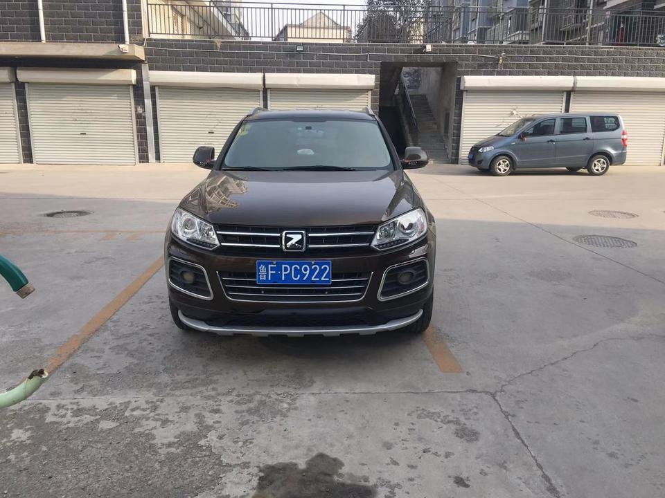 众泰t600-从买车到现在已经四年了，跑了八万多公里了，总体来说对自己的小六比较满意，外观大气，内饰沉稳，是自己喜欢的风格，缺点也不少，塑料件老化比较快，车友说的各种异响也陆续都出现过，最尴尬的是过保以后出现问题，对于刚买车的人来说，避免不了改装一番，简单的装饰必不可少，什么内饰条，灯光，都简单的改了一下，综合油耗还可以接受，我的是1.5t的，动力有点弱。对于人生中的第一辆车还是感觉不错的，